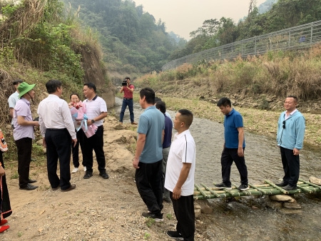 Huyện Mường Tè (Việt Nam) và huyện Giang Thành (Trung Quốc) tiến hành hội đàm thực địa, cùng nhau khảo sát và hiệp thương thống nhất mở cửa khẩu tại khu vực Mốc giới số 17 hai Bên