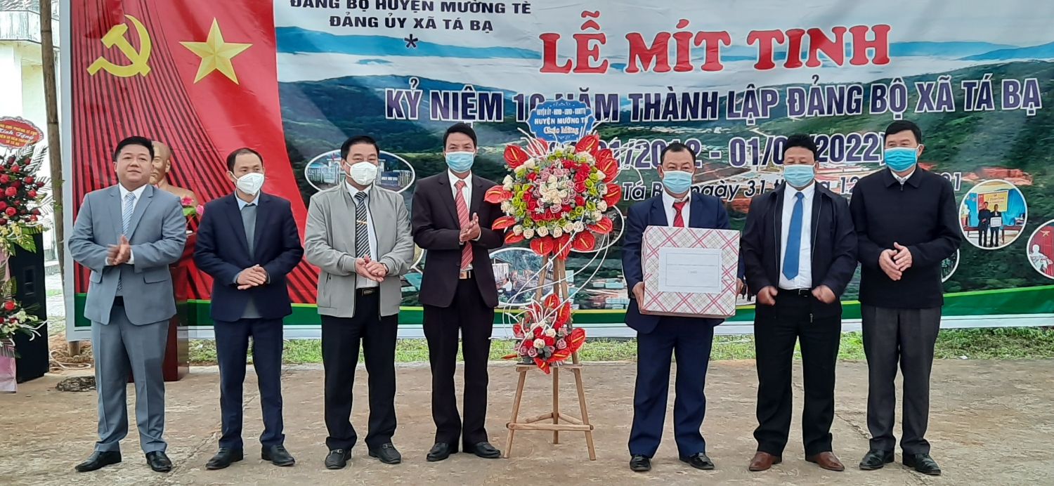 Lễ mít tinh Kỷ niệm 10 năm thành lập Đảng bộ xã Tá Bạ