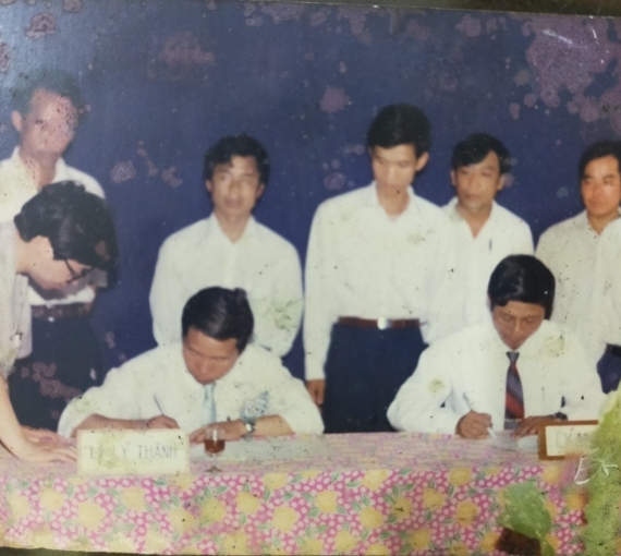 Chu-tich-huyen-Luc-Xuan-va-huyen-Muong-Te-ky-bien-ban-ghi-nho-nam-1993-48.jpg