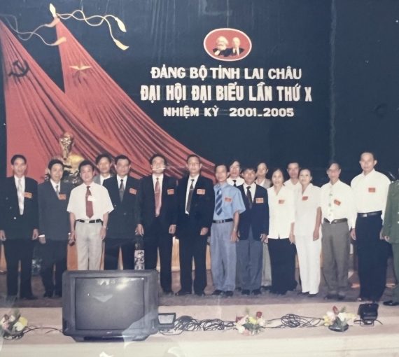 Cac-dc-dai-bieu-huyen-Muong-Te-du-DH-Dang-bo-tinh-lan-tu-X-nhiem-ky-2001-2005-25-1.jpg