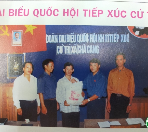 Doan-DB-QU-tiep-xuc-cu-tri-tai-xa-Cha-Cang-huyen-Muong-Te-nam-1998-32-1.jpg