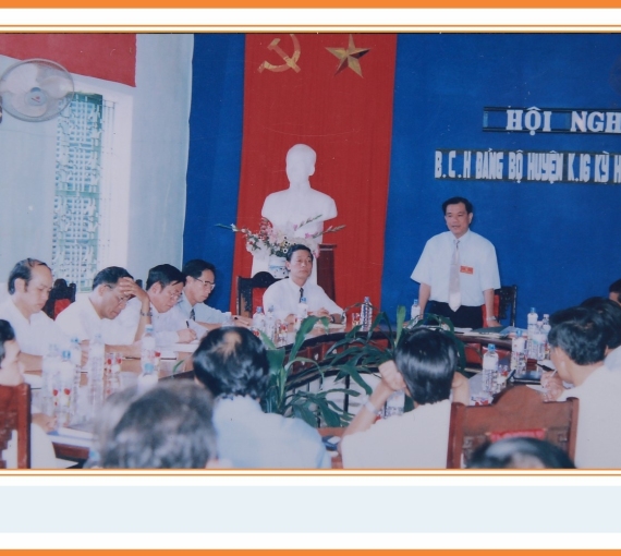 Hoi-nghi-BCH-Dang-bo-huyen-lan-thu-16-ky-hop-thu-nhat-1.jpg